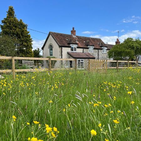 Charming Modernized Country Cottage Near Mere, Wiltshire Mere  ภายนอก รูปภาพ