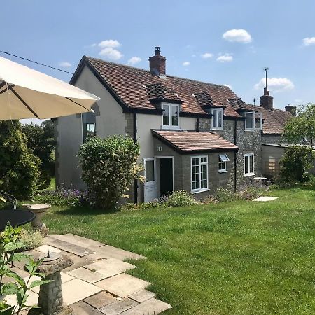 Charming Modernized Country Cottage Near Mere, Wiltshire Mere  ภายนอก รูปภาพ