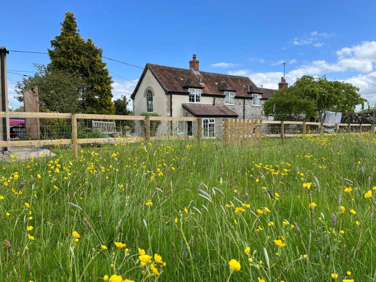 Charming Modernized Country Cottage Near Mere, Wiltshire Mere  ภายนอก รูปภาพ