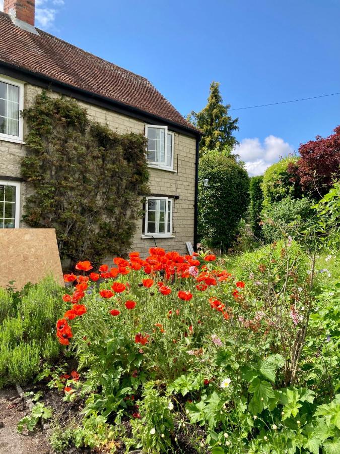 Charming Modernized Country Cottage Near Mere, Wiltshire Mere  ภายนอก รูปภาพ