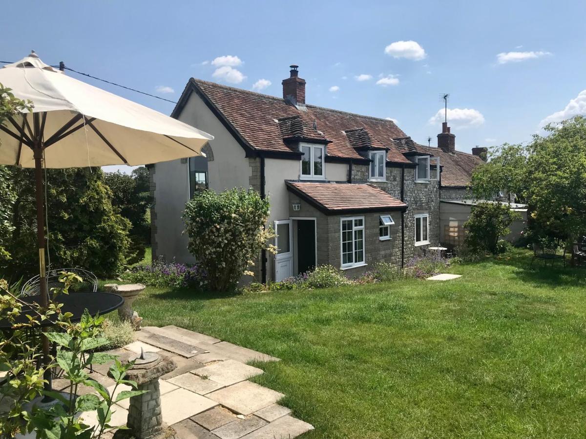 Charming Modernized Country Cottage Near Mere, Wiltshire Mere  ภายนอก รูปภาพ