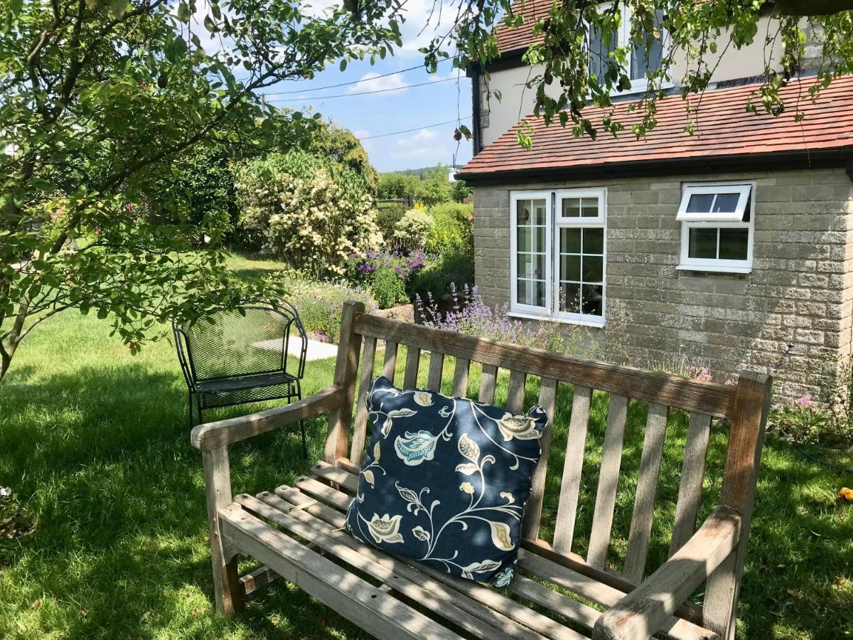 Charming Modernized Country Cottage Near Mere, Wiltshire Mere  ภายนอก รูปภาพ