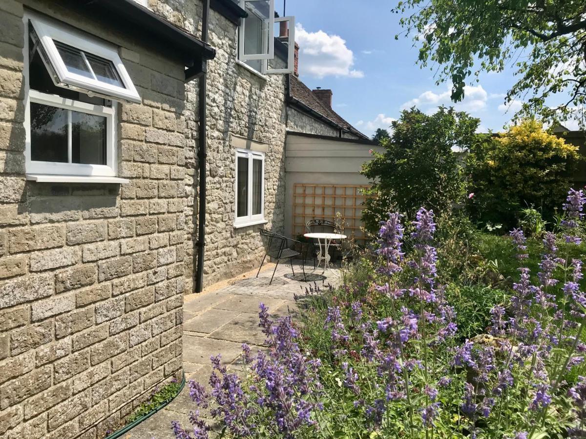 Charming Modernized Country Cottage Near Mere, Wiltshire Mere  ภายนอก รูปภาพ